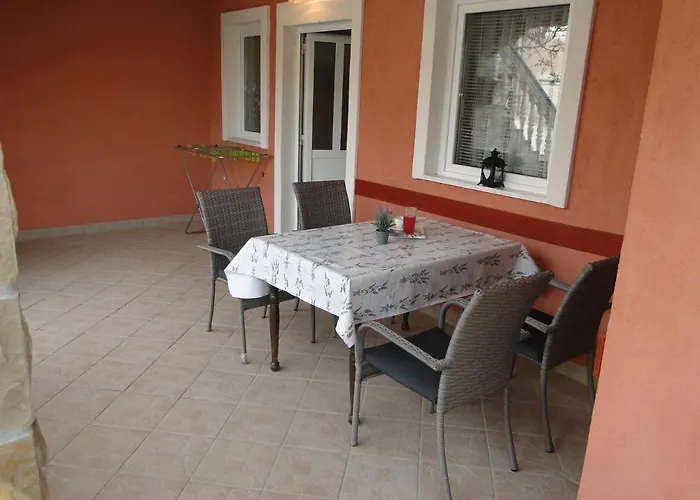 Suzi Apartment Vir