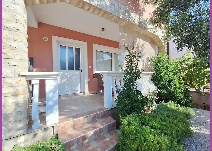 Suzi Apartment Vir