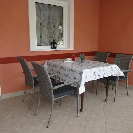 Apartment Suzi Vir