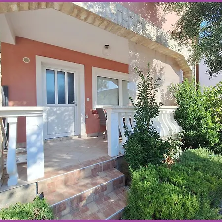 Suzi Apartment Vir